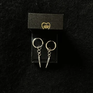 Wos örhänge - Säljer mitt superfina örhänge från wos❤️Obs har bara 1☹️