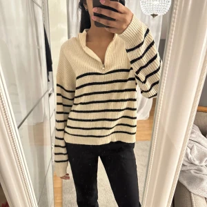 Tröja - Randig zip tröja 