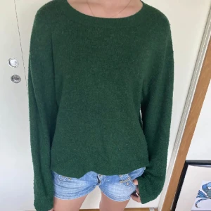 Mörkgrön stickad tröja - superfin men kommer inte till användning ❤️