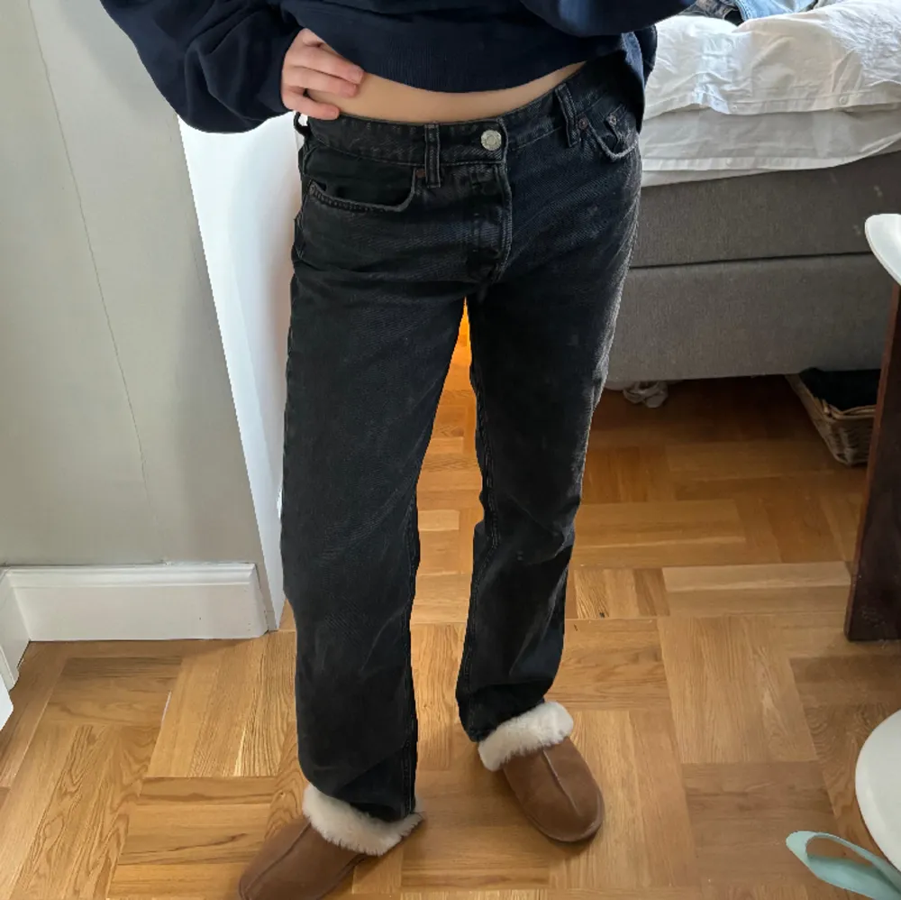 Sjukt snygga och sköna jeans från zara. Stl 38, jag är 1,68.🫶🏼. Jeans & Byxor.