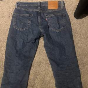 Säljer ett par Levis 511 jeans i storlek 29/32. Nyskick ändast använda några gånger.