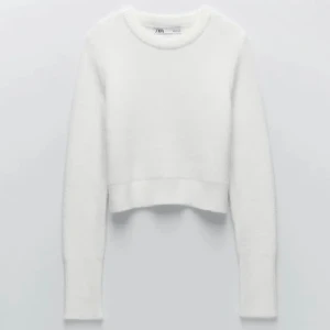 Tröja från zara - Säljer min vita sköna stickade tröja från zara då den inte kommer till användning. Jätte bra skick.