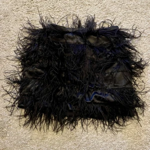 Kjol  - En cool kjol med fjädrar. Men kan även användas som topp 💗