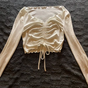 crop topp - vit topp i fint skick strl s