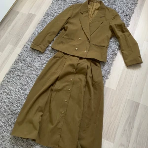 Kostymset vintage  - Kostymset vintage i mycket fint skick 🤎