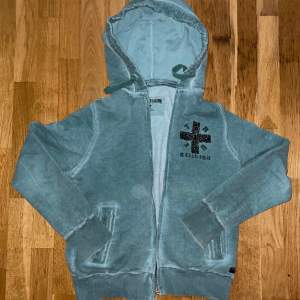 True Religion Studded Washed Teal Cross Zip hoodie Medium.  Broken Zip därav säljer