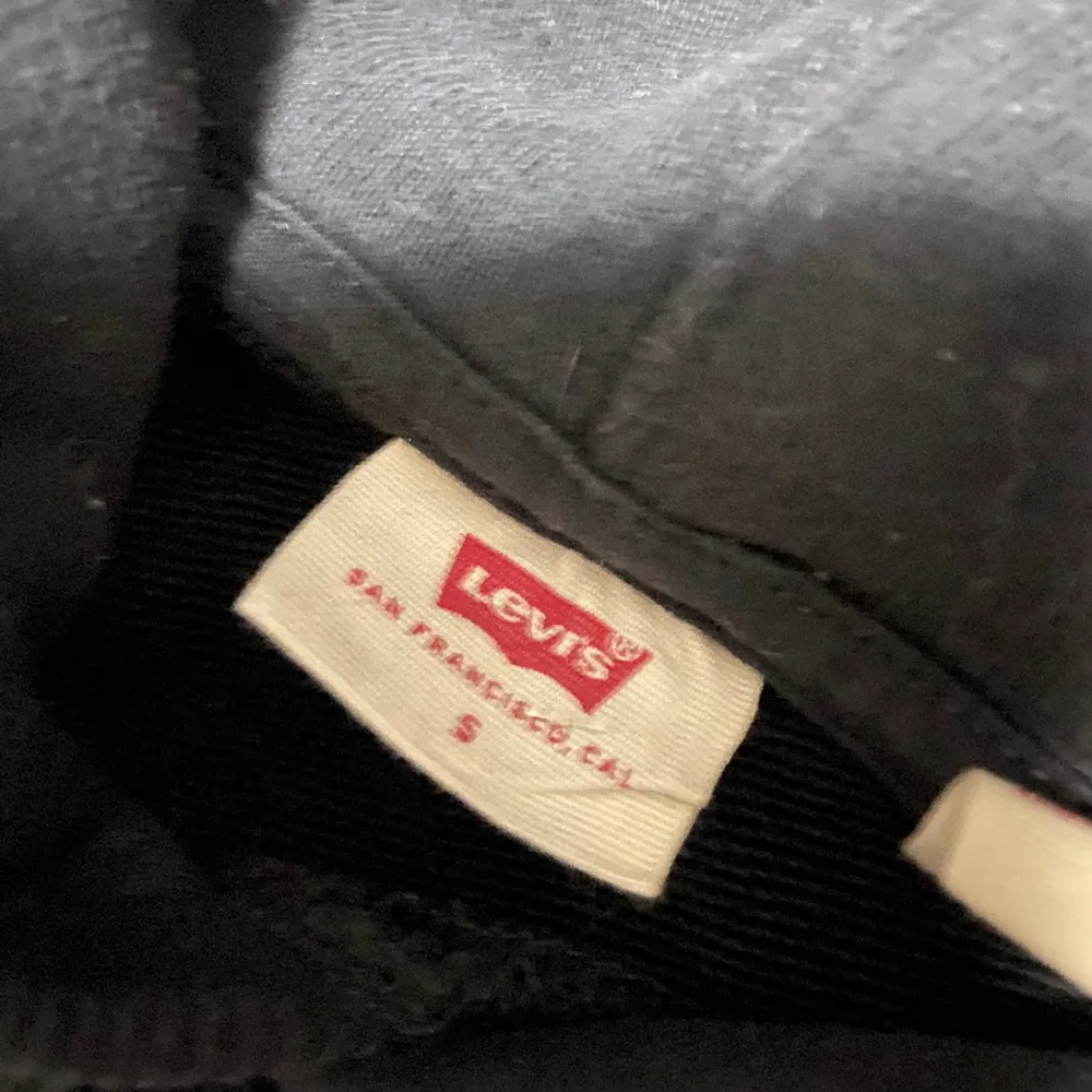 Levis hoodie i väldigt bra skick. Pris kan diskuteras. Hoodies.