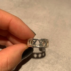 Silverring - Ring i äkta silver från Safira. Justerbar. 