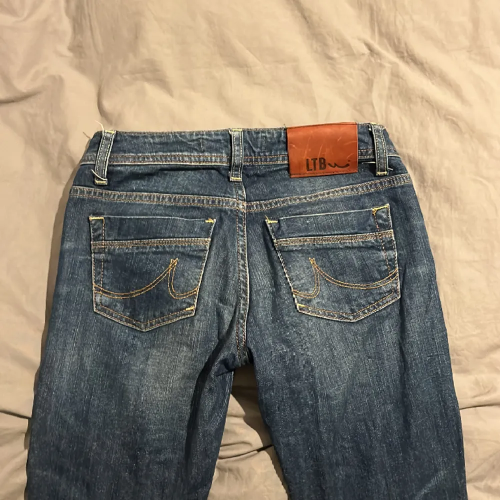 Jättes nygga ltb jeans som tyvärr har blivit försmå. Skriv för fler bilder. Köparen står för frakt⭐️. Jeans & Byxor.