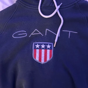 Gant hoodie  - Svart gant hoodie, storlek M. Mycket fint skick!
