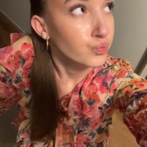 Sötaste toppen från zara - Använt typ 2 gånger men den är frf som ny. Prisen kan diskuteras! Köpt för 500kr