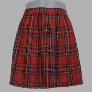 Mini Röd/Flerfärgad kjol - En bekväm kjol som jag köpte från Monki för ett tag sedan men använde bara 4 gånger! Inte längre min stil. Material på kjolen är: Viskos, polyester och elastan.  *OBS första bilden är tagen från Sellpys sida för att visa hur den faller ungefär!