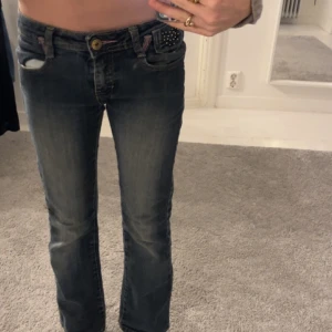 Bootcut jeans - Säljer dessa då de är för små! De är super sköna och i väldigt bra skick!!