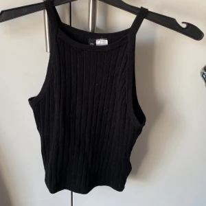 Linne - Finstickat linne från H&M.  Använt fåtal ggr. 