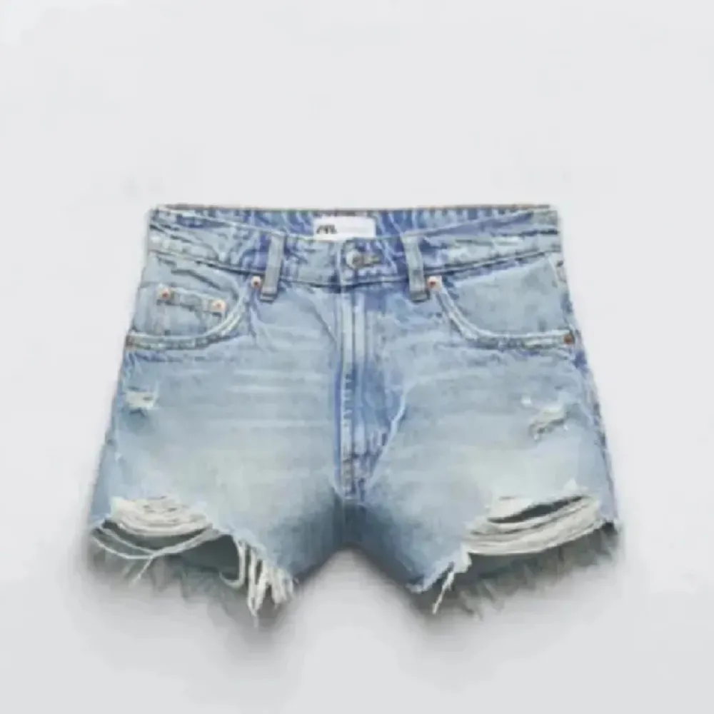 Dem perfekta blåa jeansshortsen från Zara - Storlek 34. Shorts.