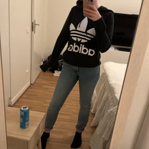 Adidas hoodie - Jättefin och skön hoodie!