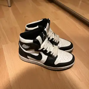 Snygga jordans. OBS: ej äkta. De är i använt skick därav priset.