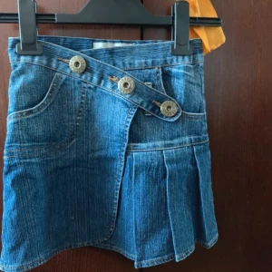 Jeanskjol - Så sjukt snygg unik jeanskjol som är lågmidjad❤️