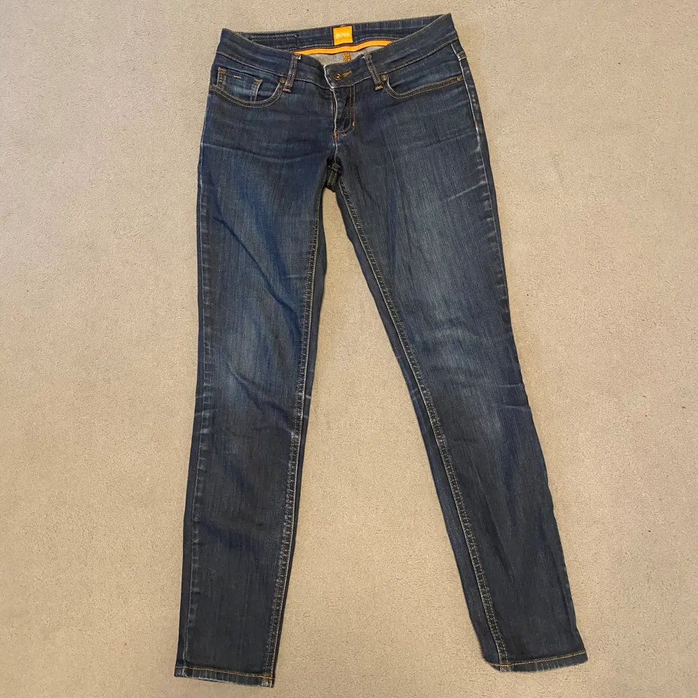 Vi säljer nu de här schyssta Hugo Boss jeansen i passformen slim fit. Toppskick utan några defekter 10/10. Hör av dig vid frågor!. Jeans & Byxor.