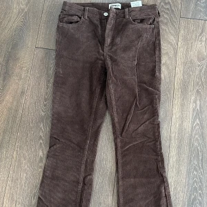 Manchester byxor bruna - Långa i längden med utsvängda ben