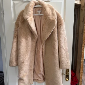 Topshop faux fur jacka - I bra skick 