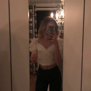 Söt festtopp - Jättefin festtopp från Gina som endast är använd en gång!💗