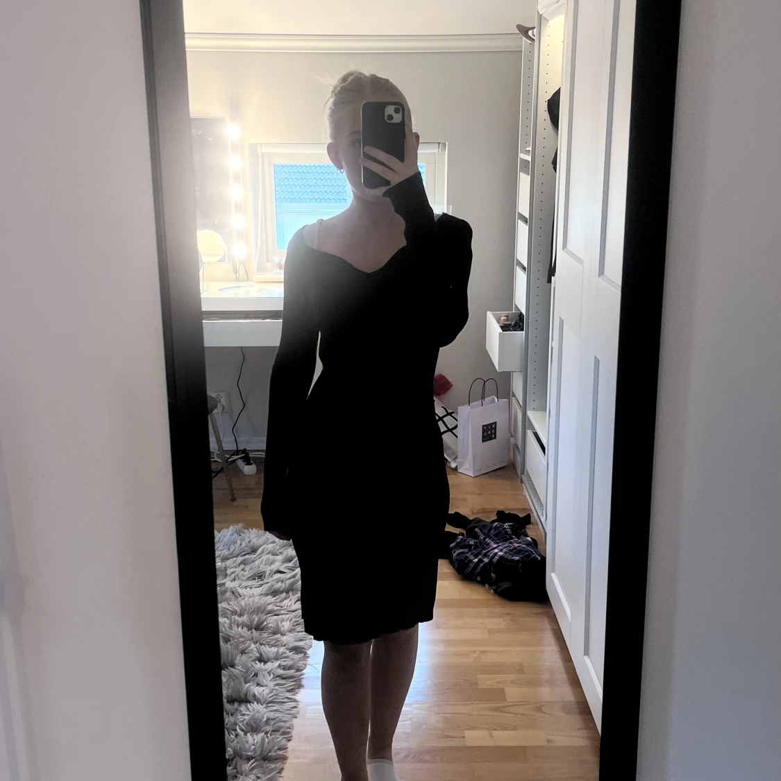 Svart ”stickad” klänning