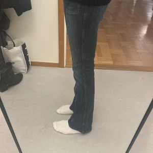 Hm jeans - Säljer dessa jätte fina jeans ifrån H&M barn. Tyvärr är dessa lite för korta på mig (jag är 161cm). Jeansen har inga defekter och är använda väldigt få gånger. De säljs heller inte på hemsidan längre. Priset går också att diskutera om.