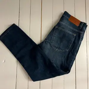 Ett par sköna tiger of Sweden jeans i modellen ”evolve” | skick 9.5/10 iprincip nya | nypris ligger på ca 1700 kr | vid ytterligare funderingar är det bara att skriva🙌🏼