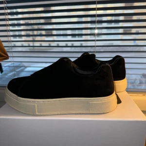 Eytys mocka - Säljer mina sprillans nya eytys, använda 3 gånger. Köpte för 2000 från eytys hemsida, skriv för fler bilder🩷