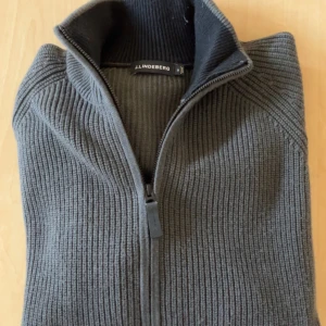 J.Lindeberg - bra skick, väldigt skön och sparsamt använd pris går att diskutera.