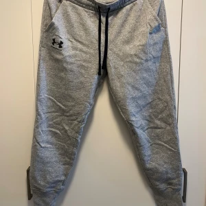 Mjukisbyxor  - Nyskick, använda max 3 gånger. Byxan är för kort i benen för mig. 