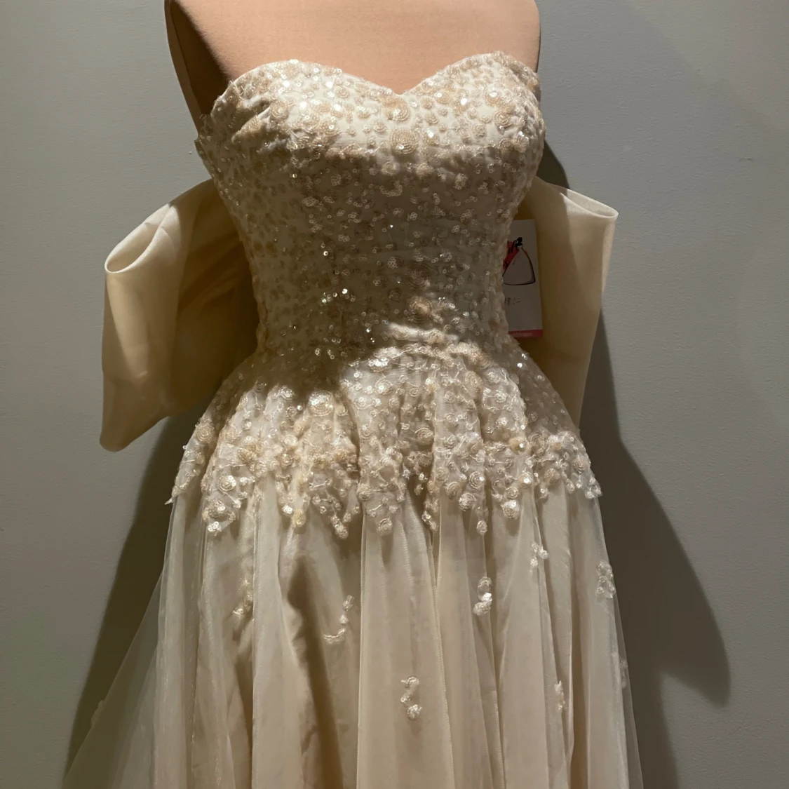 Helt ny festklänning  - 90