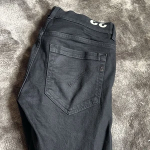 Dondup jeans  - Dondup jeans George skinny fit  Storlek 33 i väldigt bra skick 9/10 ny pris runt 2800 mitt pris 899. För mer information skirv i pm mvh Nils 