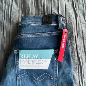 Helt nya Replay Hyperflex Jeans . ( super slum) Stl 16 A  H 166 cm. Alla lappar kvar!