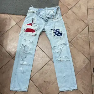Säljer dessa unika jeans från Levis då de inte passar mig tyvärr. 