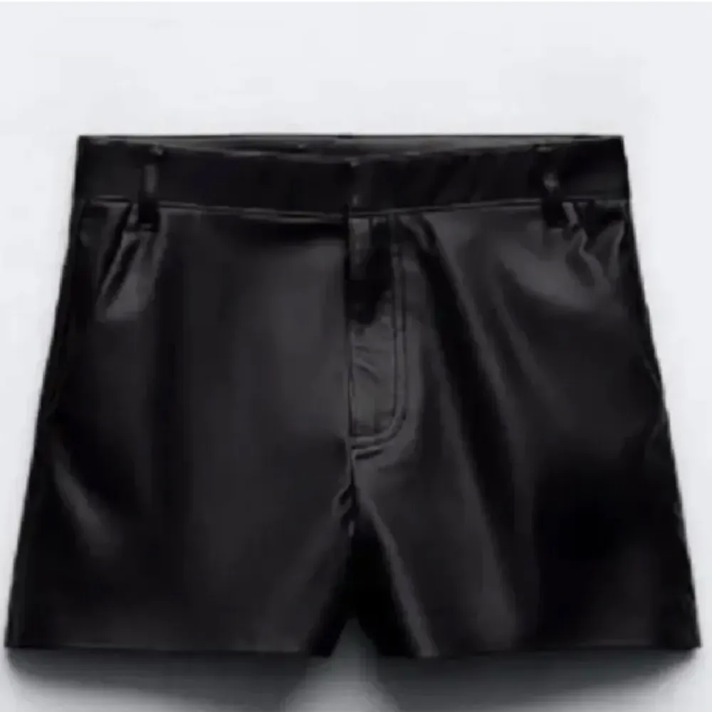Zara skinnshorts . Shorts.