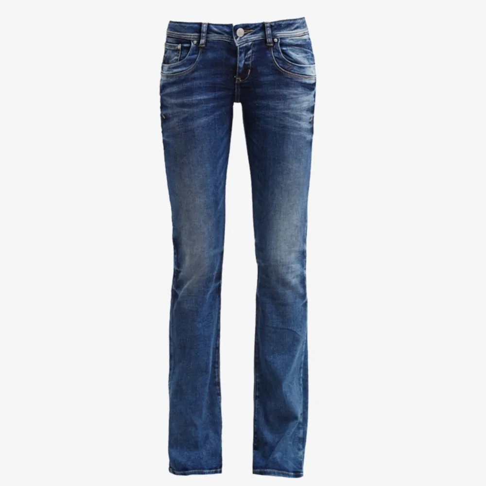 Ltb valarie jeans, använda fåtal gånger så i nyskick🫶🏼 Strl 27/32! Hör av er vid frågor eller liknande💗. Jeans & Byxor.
