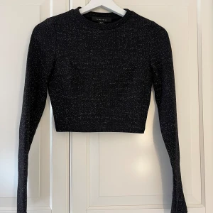 Glittrig topp - Glittrig kortare topp i storlek 34🌟 aldrig använd