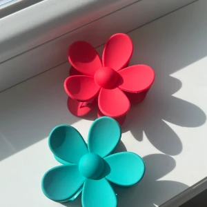 2 klämmor  - Oanvända 