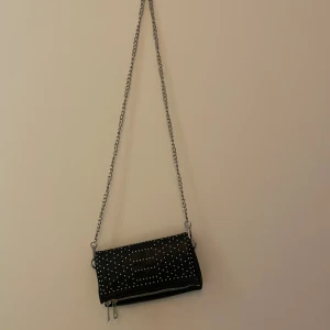 Väska  - Väska från zalando, nypris 300 säljer för 100kr