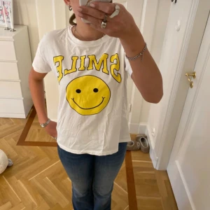 T-shirt med tryck - Bra i skick. Använd ett fåtal gånger. Storlek Xs men passar även S.💞