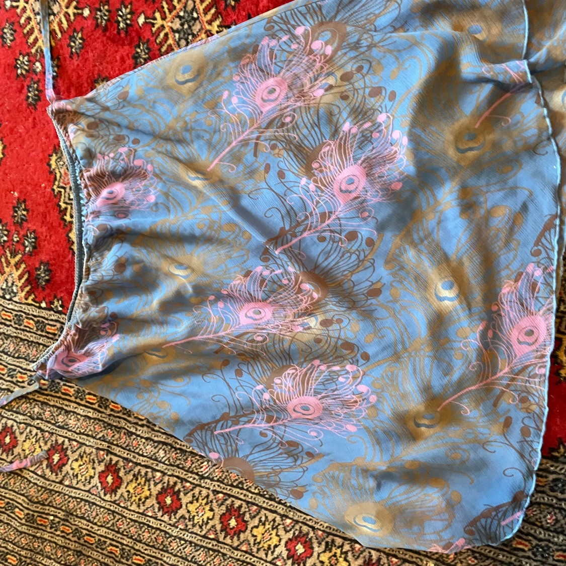 Blå kjol med mönster