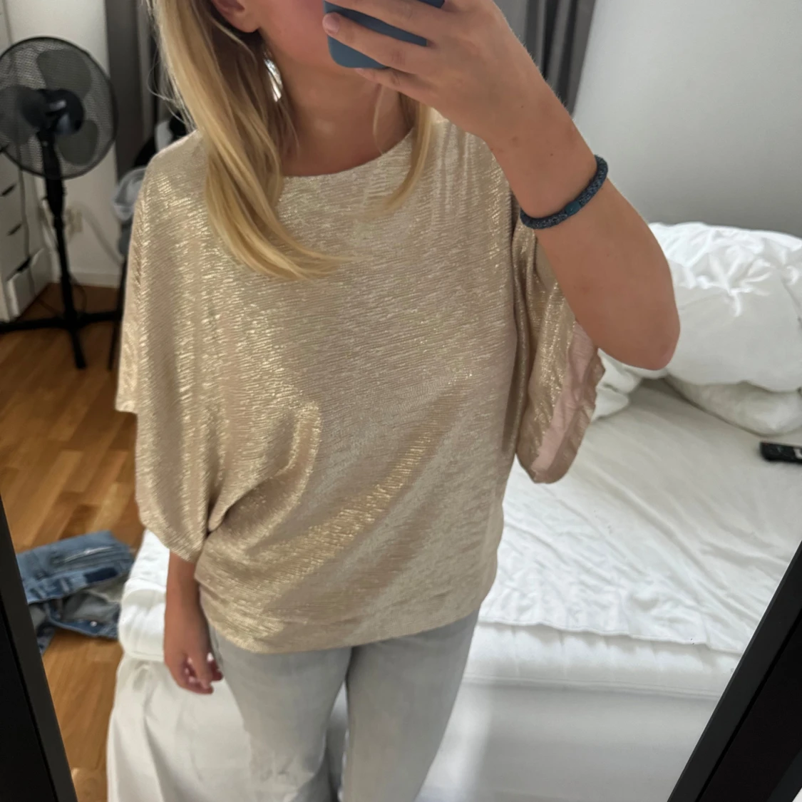 Guldig glittrig topp