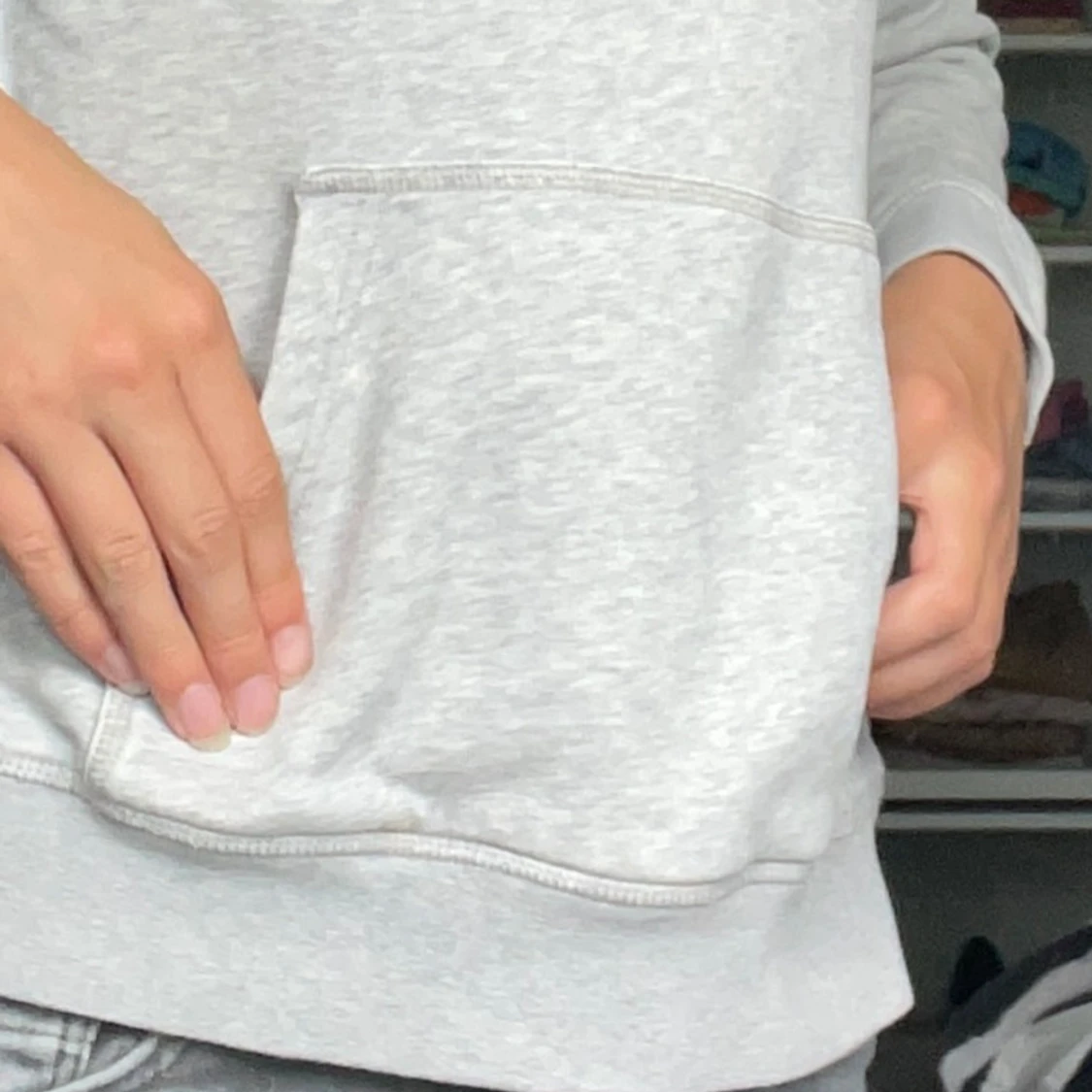 Grå hoodie från GANT - 91