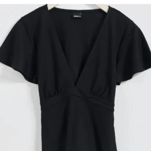 Blus ginatricot  - Säljer denna jättefina slutsålda blusen ifrån gina💕