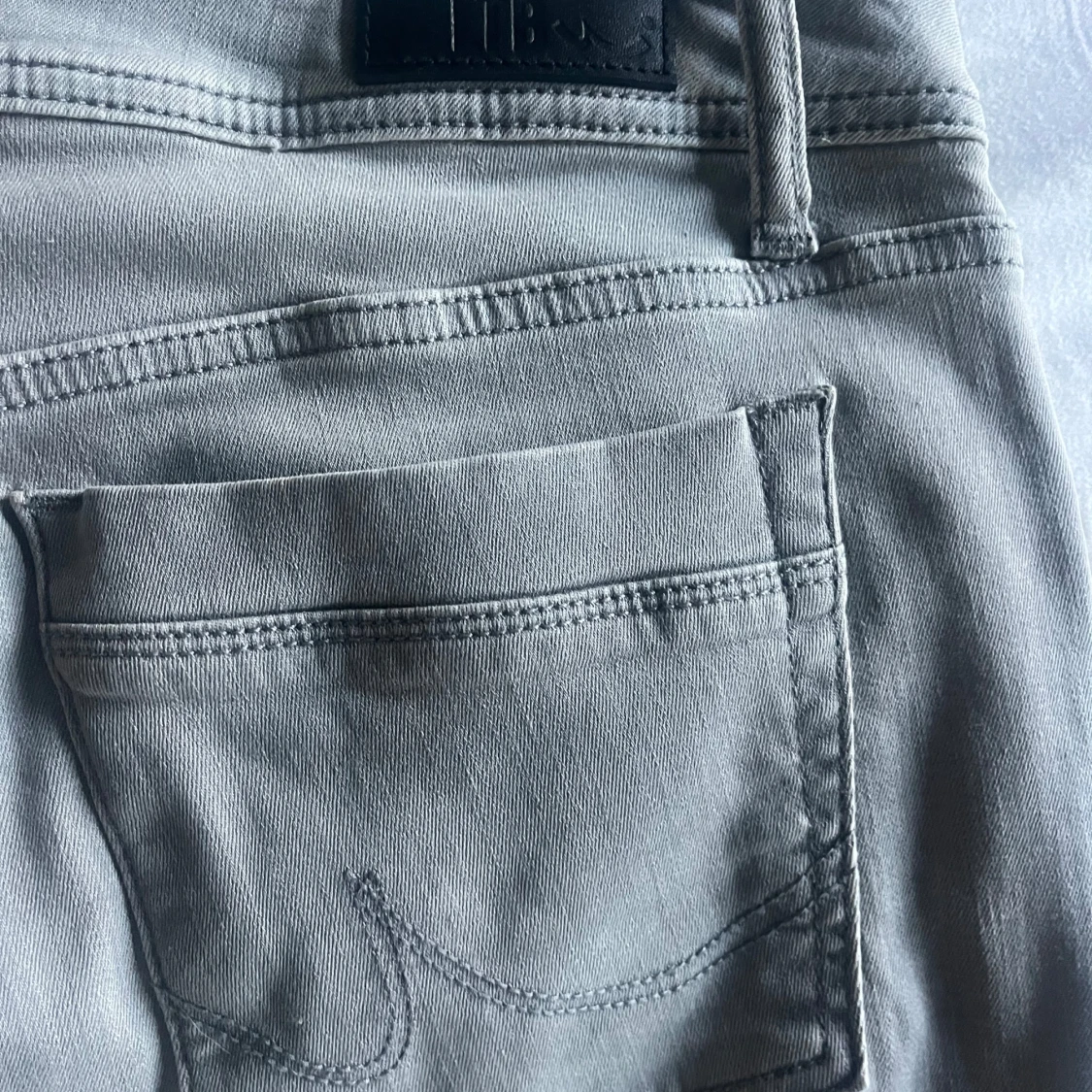 Grå bootcut jeans - 92