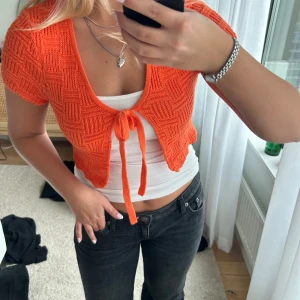 Orange bolero - Stickad bolero i jätte fin färg som passar jätte bra till mycket