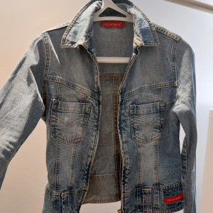 Jeansjacka - Säljer denna fina vintage jeansjacka från pullit jeans🫶🏼