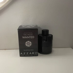 Azzaro The Most Wanted EDP Intense - Säljer denna flaska ”Azzaro The Most Wanted EDP Intense” återstår cirka 35ml av 50ml  Nypris - ca 700kr